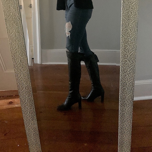 Stuart Weitzman - Picture 1 of 3